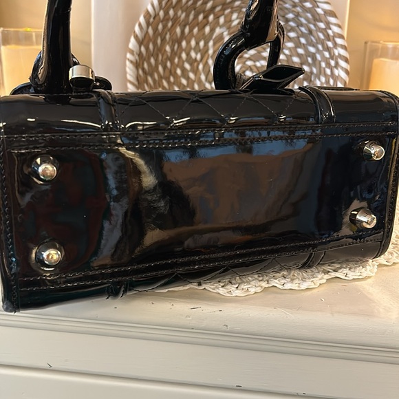 Authentic Burberry Mini Manor quilted patent leather handbag - Picture 7 of 9